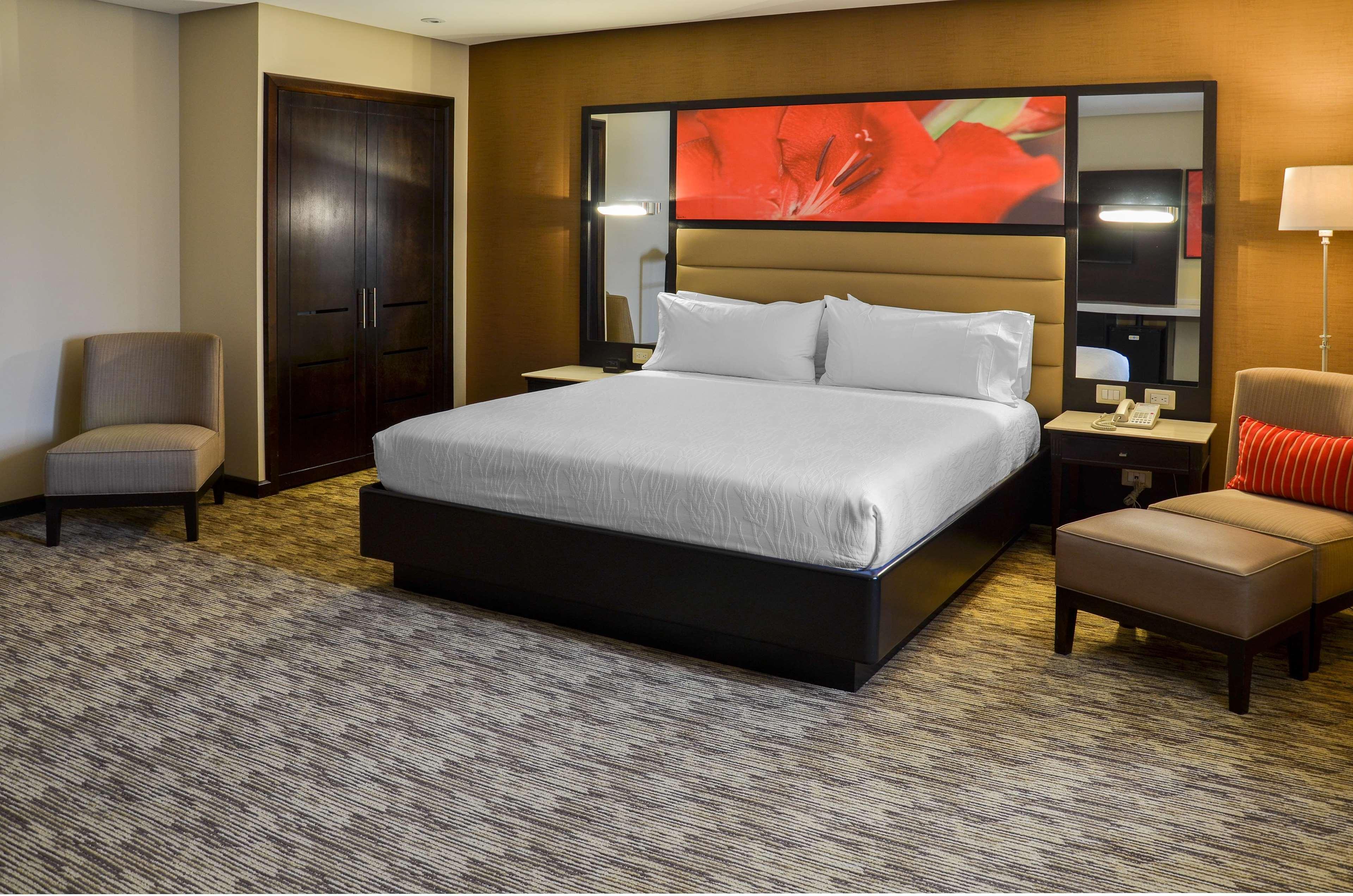 Hilton Garden Inn Guatemala City Exteriör bild