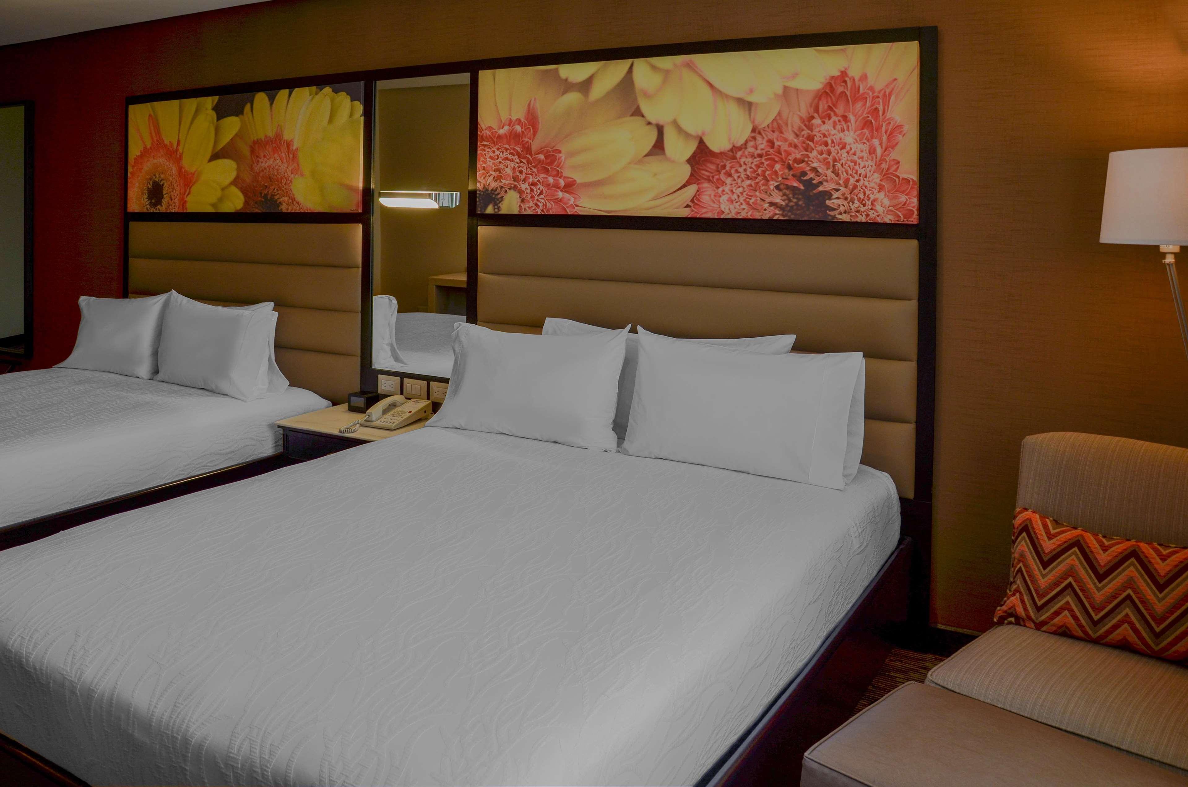 Hilton Garden Inn Guatemala City Exteriör bild