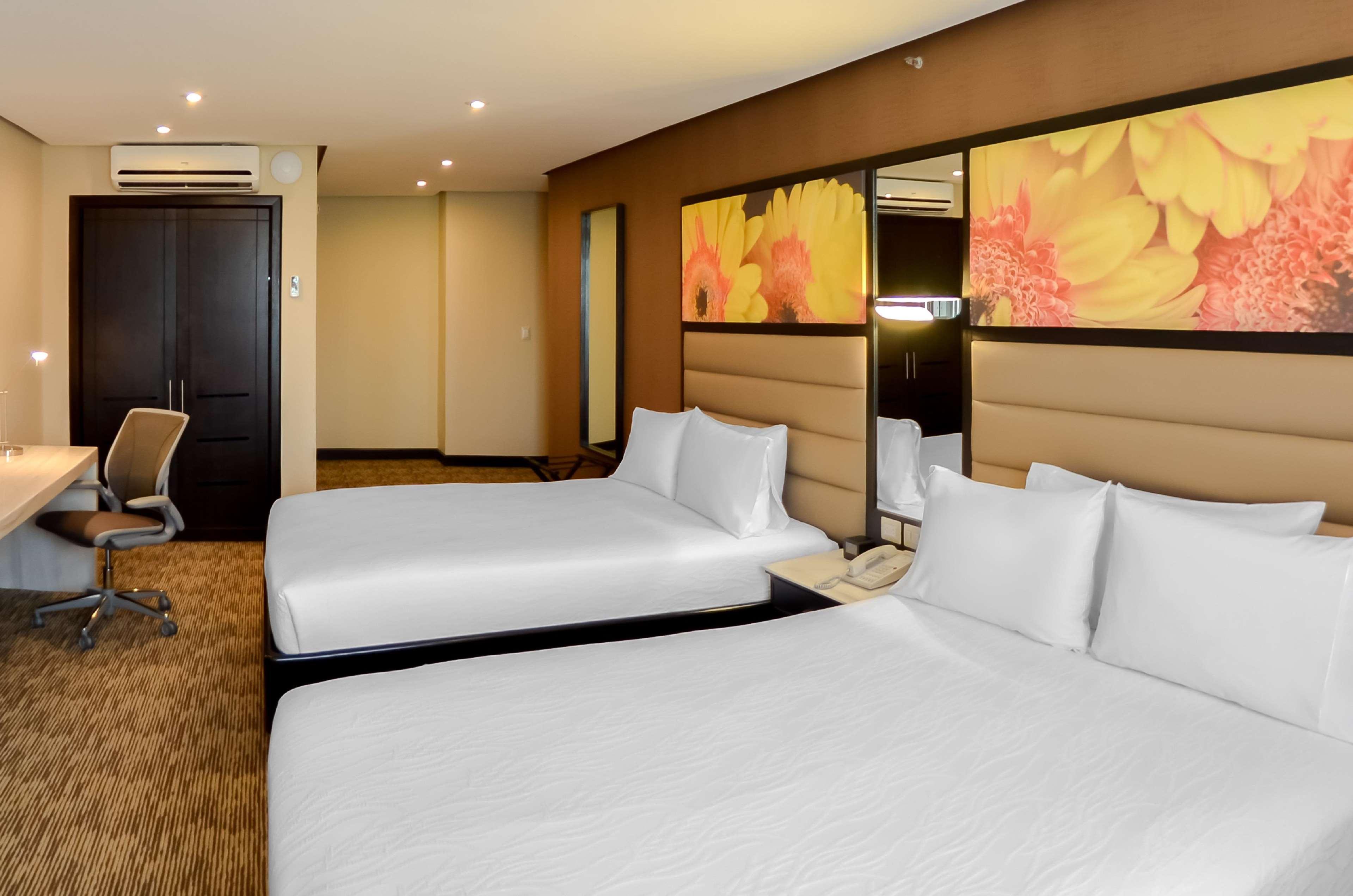 Hilton Garden Inn Guatemala City Exteriör bild